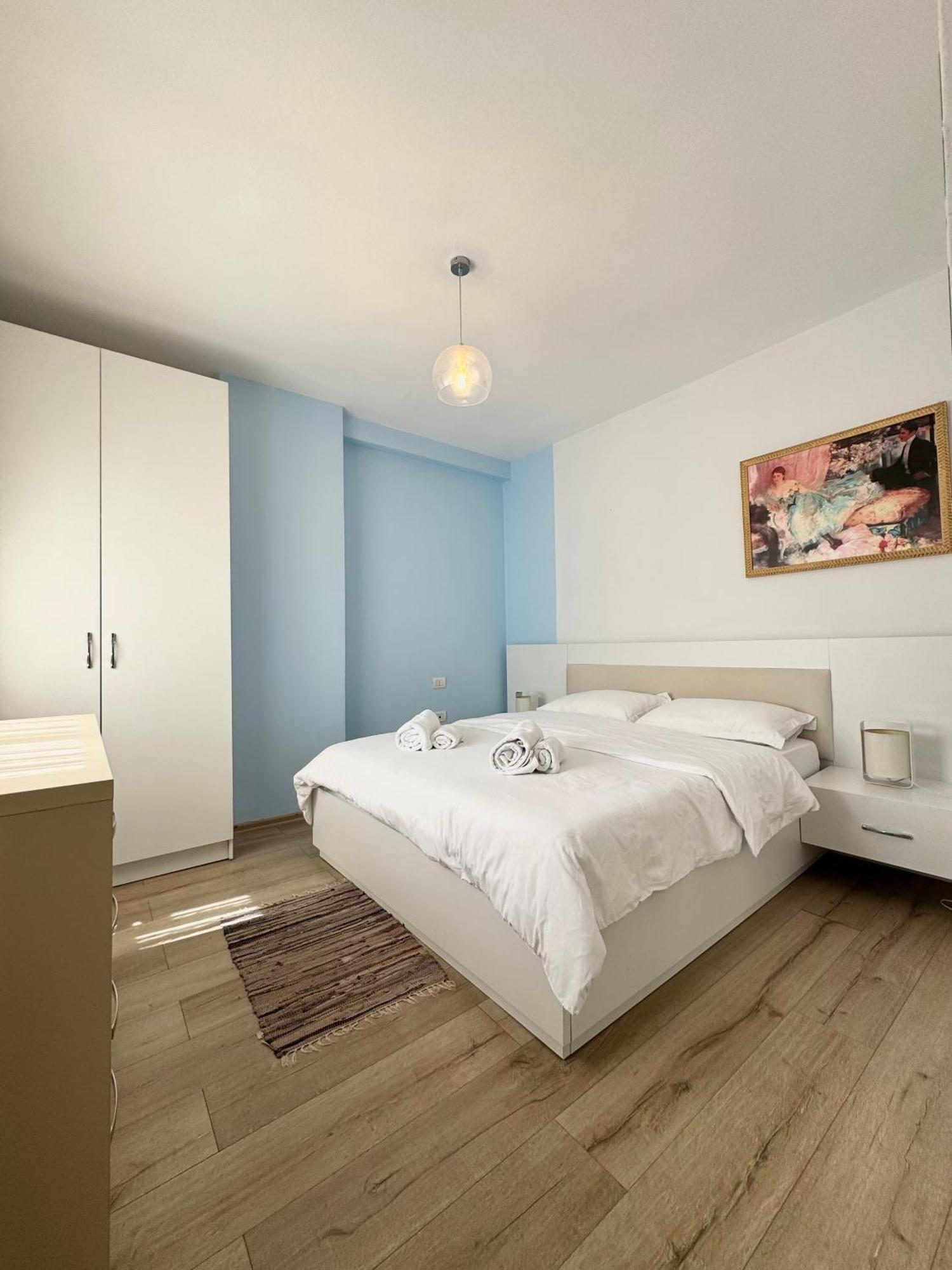 Apartment In The New Bazaar Of Tirana - Hana Blu Exterior photo